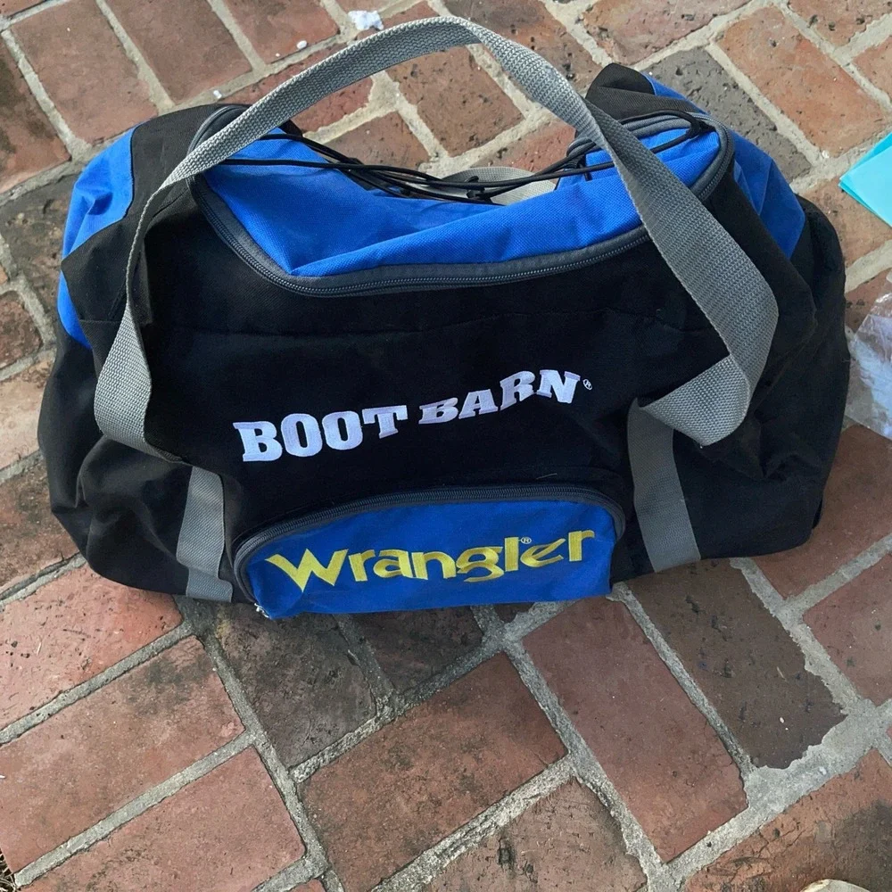 WRANGLER‎ PRCA NFR 2013 LAS VEGAS Rolling Duffle Bag National Extra Beer Cooler